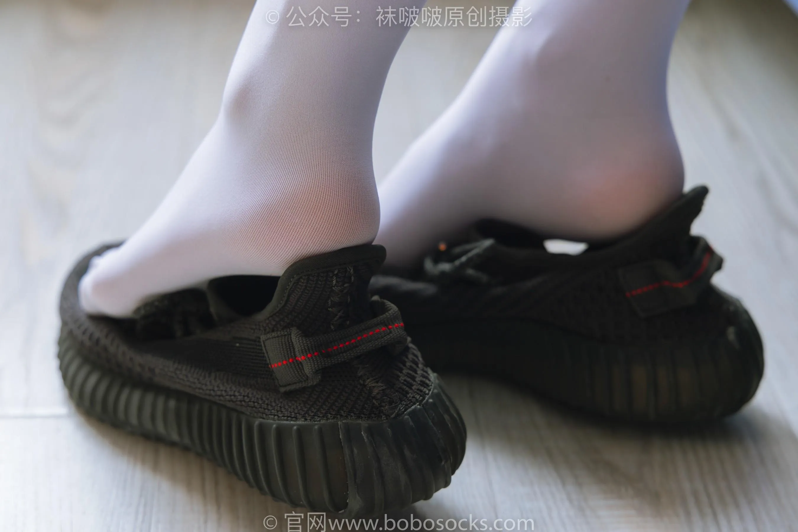 [BoBoSocks袜啵啵]NO.214 小沫-黑色运动鞋、厚白丝 [89P]插图4